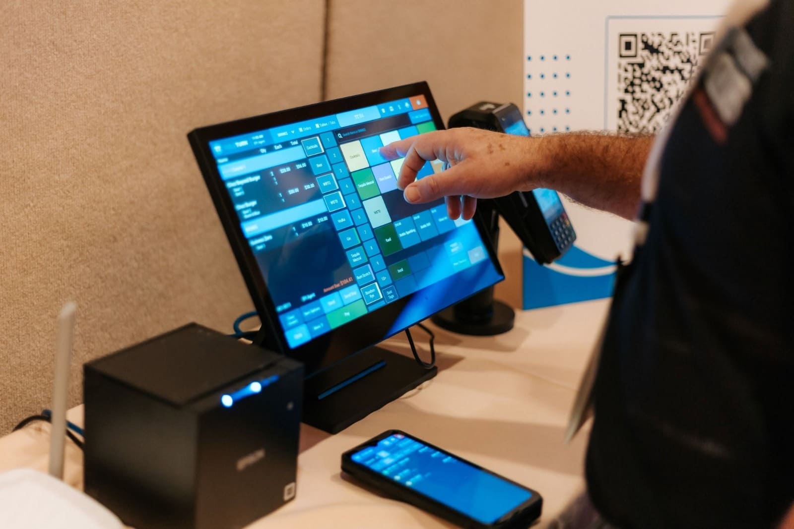 Server using a TableTurn handheld to take payment at the table
