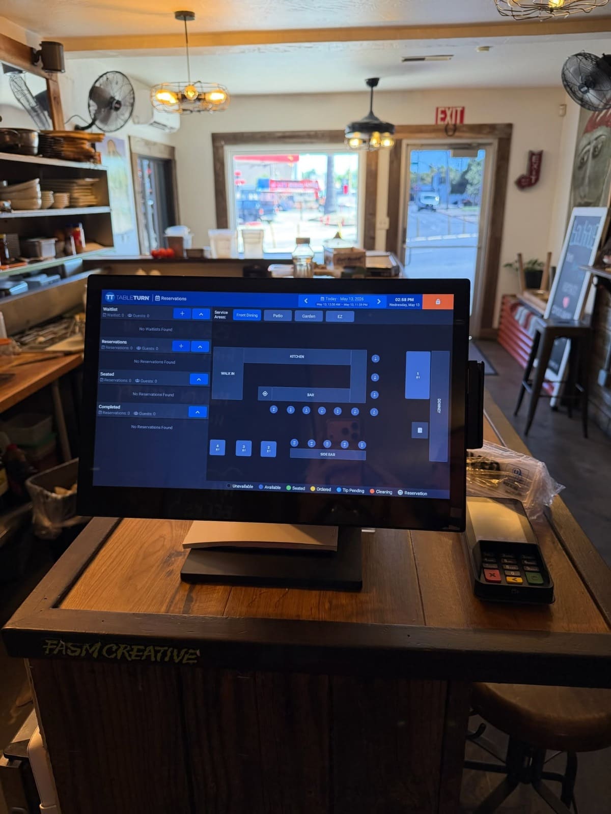 TableTurn terminal showing the floor plan and reservations